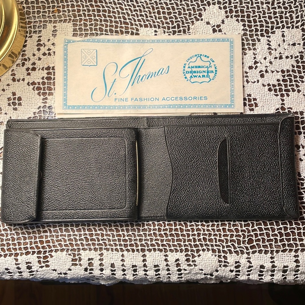 Men's Black cowhide bifold wallet